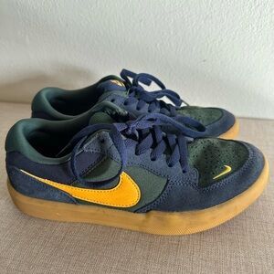 Nike Kids' Dark Blue and Yellow Sneakers